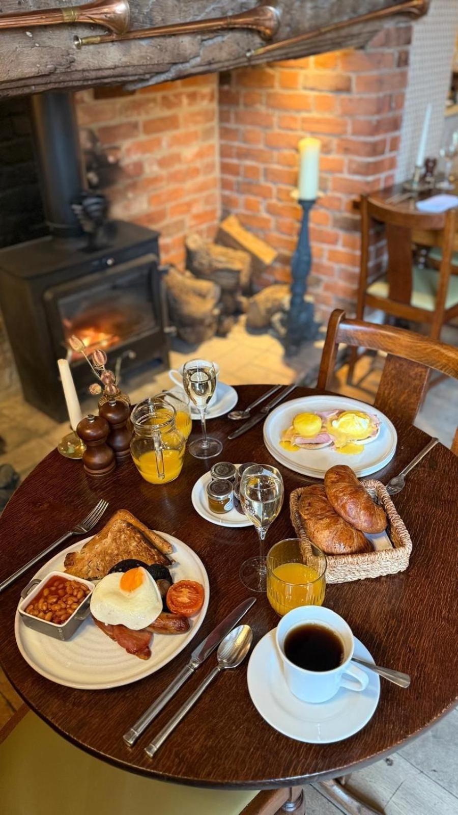 فندق The Crown, Bildeston المظهر الخارجي الصورة